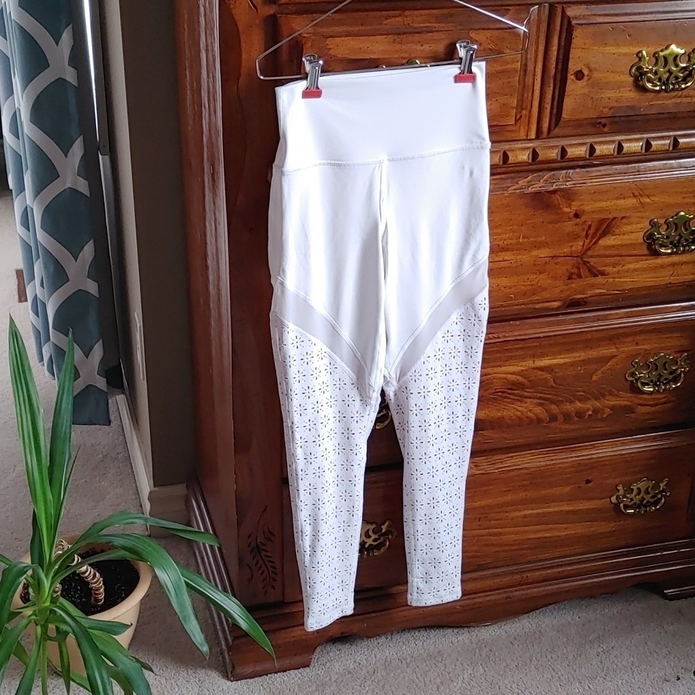 🌻Women's White Chill Play Floral Cut-out Aerie Leggings size small
